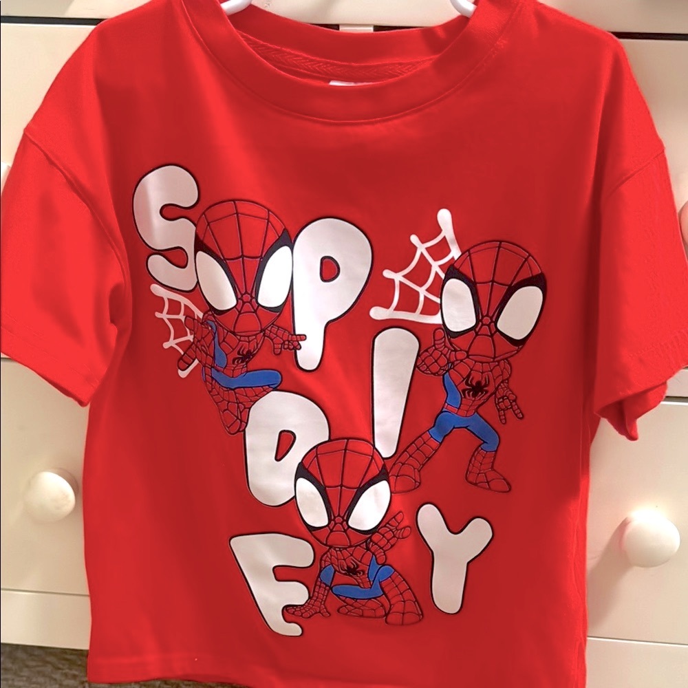 NWOT Disneyland Marvel Spider-Man Spidey Graphic T-Shirt